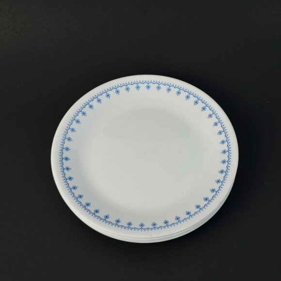 Corelle Snowflake Blue Garland Dessert Plates Lot of 3 Vintage Bread Butter - Picture 1 of 3